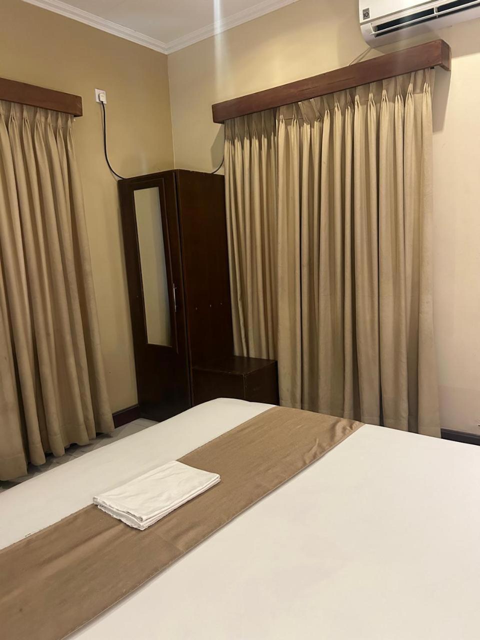 Mercuryfm 101 Yarl Mercury Inn - Jaffna Luaran gambar